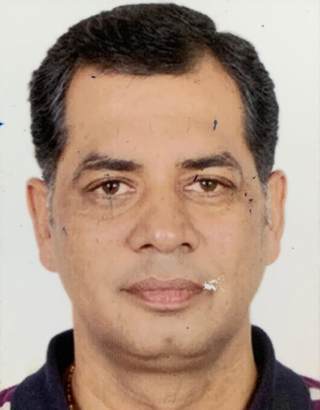 passport-size-photo-left